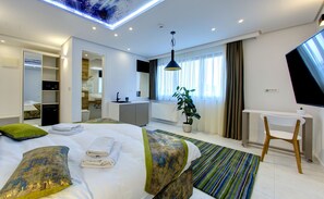 Superior Double Room | In-room safe, individually decorated, individually furnished, desk - Diamond Rain Boutique Hotel (Sarajevo)