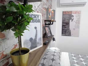 2 slaapkamers, een bureau, een strijkplank/strijkijzer, wifi