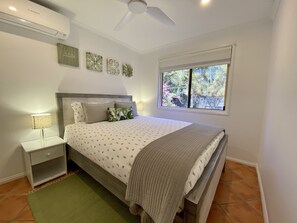 4 bedrooms, iron/ironing board, free WiFi, bed sheets