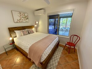 4 bedrooms, iron/ironing board, free WiFi, bed sheets