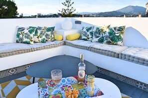 Outdoor dining - Yellow Jasper by Gemstone Getaway - The home away from home for 6 in Marbella (Marbella)
