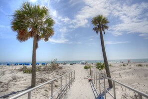 Beach nearby, beach towels, motor boating