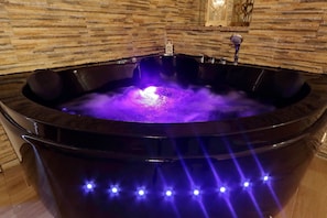 Deluxe-Doppelzimmer, Whirlpool | Eigener Whirlpool