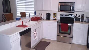 Condo, 3 Bedrooms | Interior