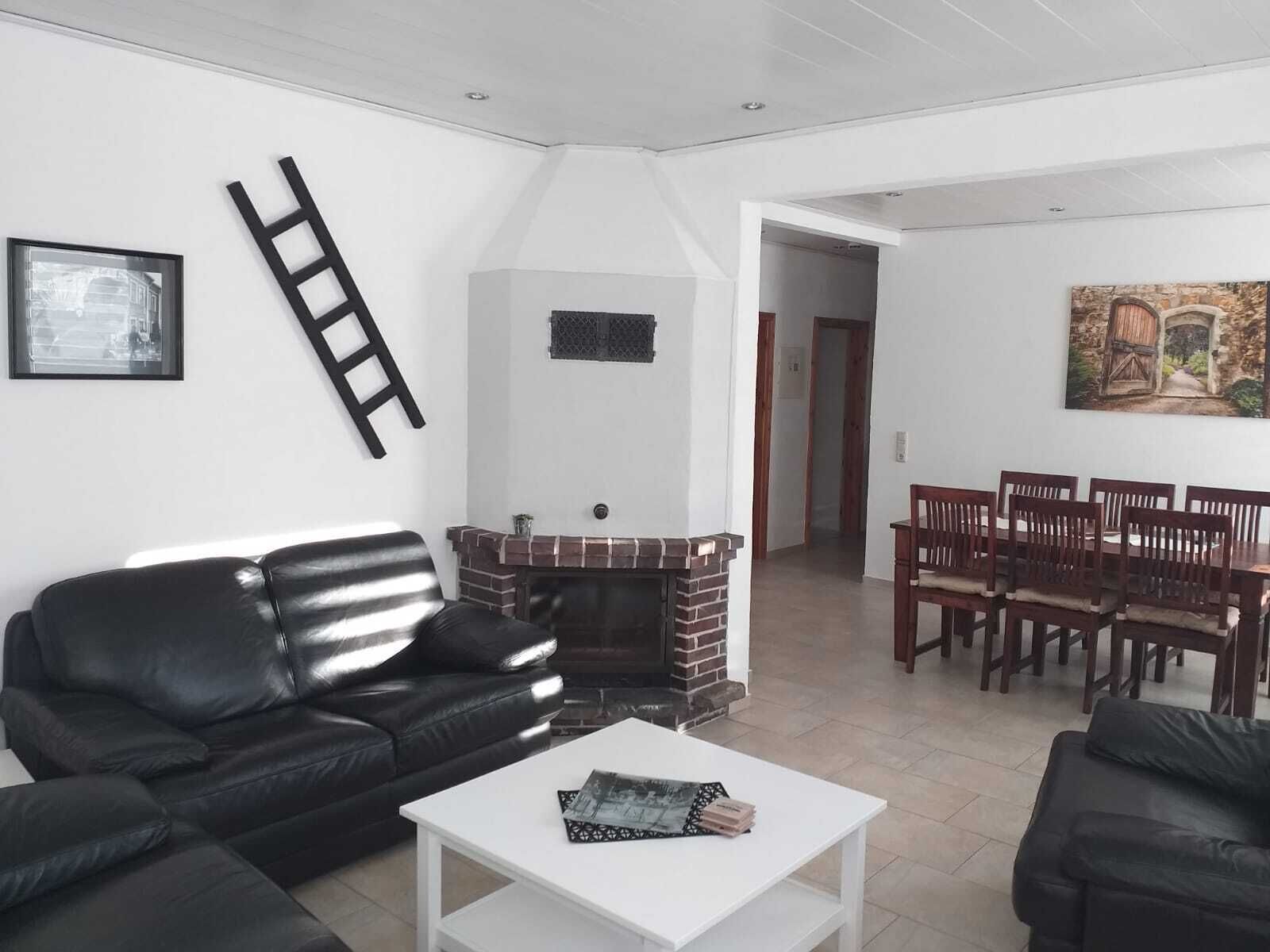 Flachbildfernseher, Kamin, Videospielkonsole