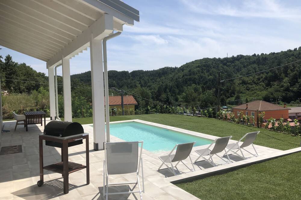 Modern villa with private pool, close to beach, wine region and great cities