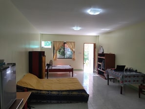 2 bedrooms, iron/ironing board, WiFi