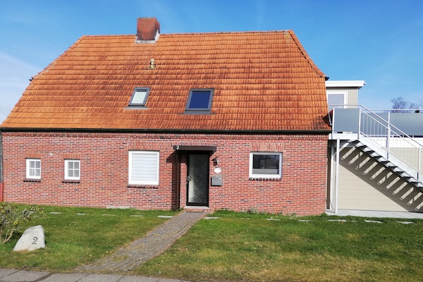 Ferienhaus, mit Eingängen zur Erdgeschosswohnung und zur Wohnung im Obergeschoss