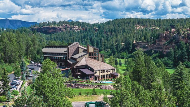 A lodge with multiple buildings, a parking area, and a pool. - Birdie's Bluff |  | AC, Pool, Hot Tub, Golf & Ski (Durango)