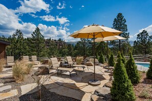Terrace/patio - The Lazy Bear Lodge (#236) | Pool, Near Ski, Mtn Views - Golf/AC/Hot Tub (Durango)