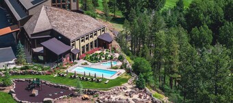 Golden Nugget Nest (#306) | Near Ski - Pool/Hot Tub/Fitness/Golf - A/C