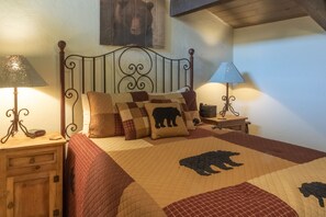 2 عدّة غرف نوم وواي فاي مجانًا وملاءات أسرّة