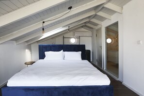 Deluxe Double Room | Blackout curtains, iron/ironing board, free WiFi, bed sheets - Casa Archie Luxury Suites (Tel Aviv)