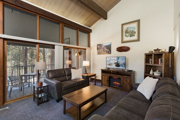 Smart TV, fireplace