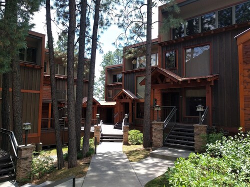 Seventh Heaven | AC, Pool, Hot Tub, Golf & Ski