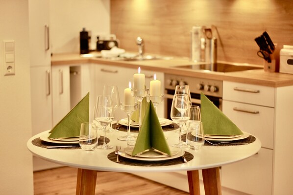 Kühlschrank, Ofen, Herdplatte, Geschirrspüler