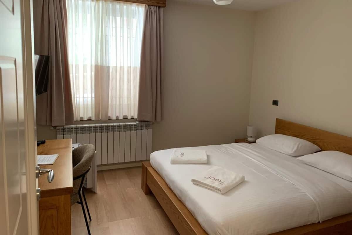 Departamento Confort, vista a la montaña | 1 habitación, minibar, escritorio y espacio para trabajar con laptop