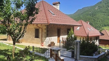 Mặt tiền nơi lưu trú