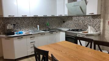Apartament Comfort, vistes a la muntanya | Cuina privada | Trona