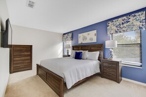 4 室のベッドルーム、デスク、アイロン / アイロン台、WiFi (無料)