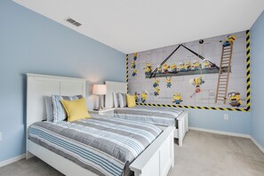 4 bedrooms, desk, iron/ironing board, free WiFi - Entire House with private pool and 15mins drive to Disney. (Kissimmee)