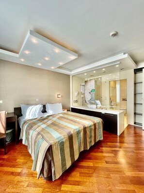 Deluxe Double Room | In-room safe, desk, blackout drapes, soundproofing - City Boutique Hotel (Sarajevo)