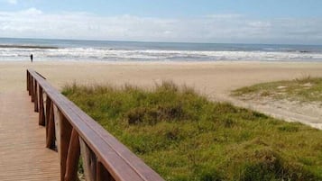 Beach nearby, white sand, 20 beach bars