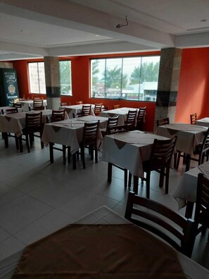 Free daily buffet breakfast - Lebanon Praia Hotel (Tramandai)