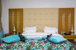 Egyptian cotton sheets, premium bedding, down duvets, free minibar - Hotel Villa Aralia (Rabat)