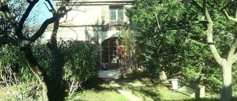 المنشأة من الخارج