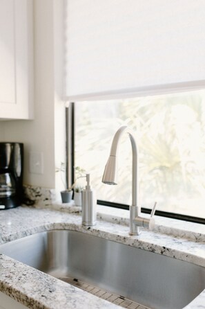 Interior - The Retreat close to Mayo Clinic! (Jacksonville)