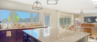 Luxueusement mis à jour Lakefront House 