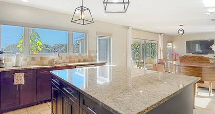 Luxurious Fishing Lake Paradise Close to Busch Garden/Moffitt Cancer Center/USF