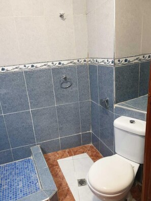 Apartment | Bathroom | Shower, rainfall showerhead, free toiletries, towels - Appart Rosa Beach (Tangier)