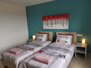 2 quartos, cofres nos quartos, ferros/tábuas de passar roupa