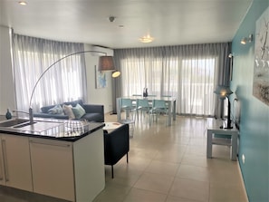 Smart TV - Great Sea View Apartment, Blue Bay Resort (Sint Michiel)