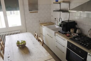 Mini-Kühlschrank, Ofen, Herdplatte, Grillplatte