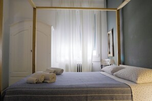 Premium bedding, down duvets, memory-foam beds, iron/ironing board - R&B La Villa (Bologna)