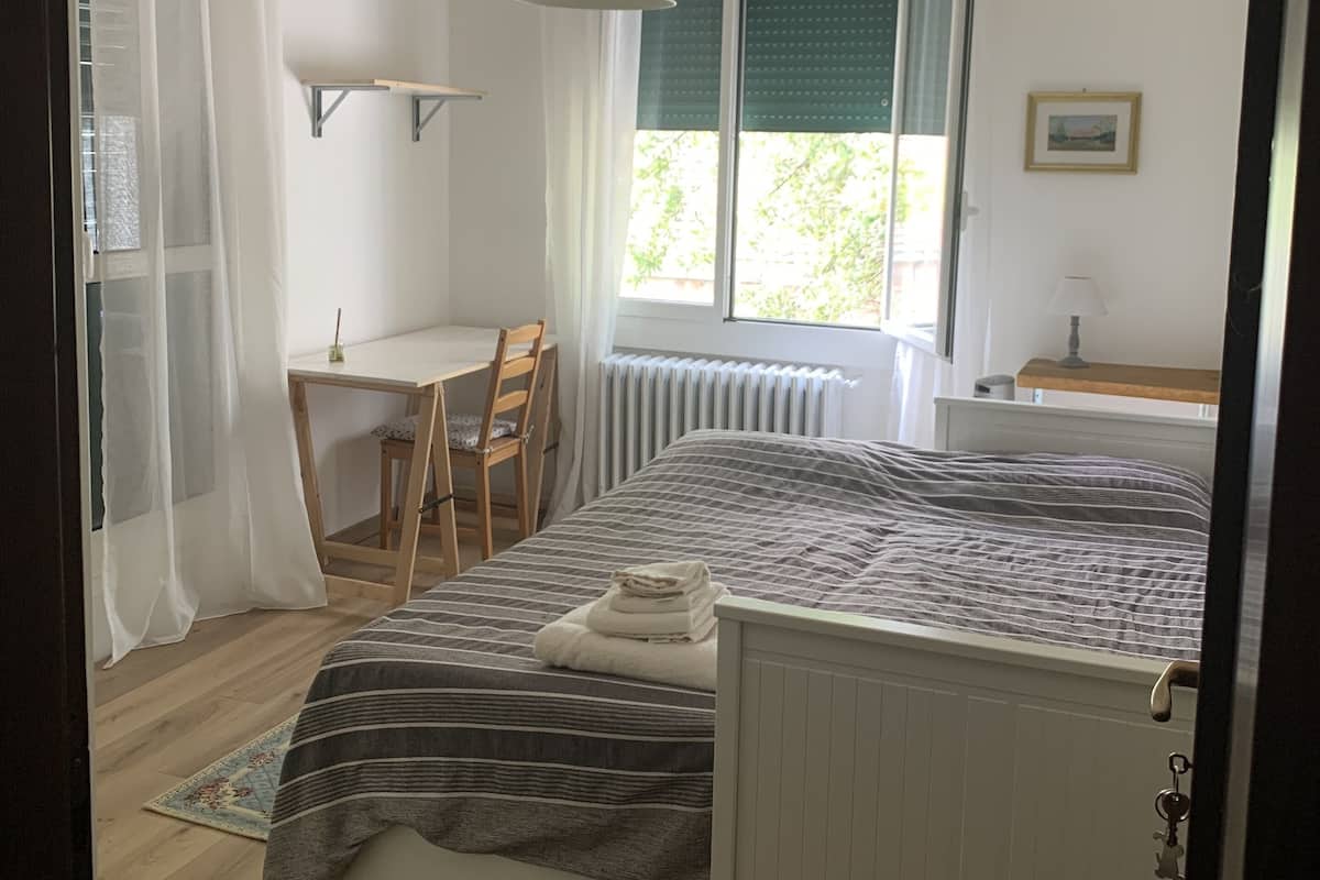 Ropa de cama de alta calidad, cubrecamas y colchones con efecto memoria