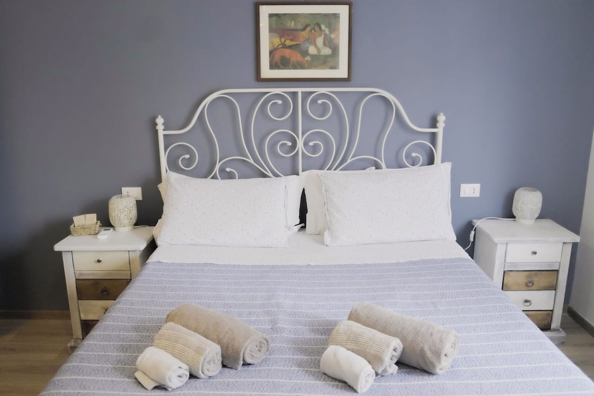 Basic Double Room, Shared Bathroom (Bianca - 2 Pax)