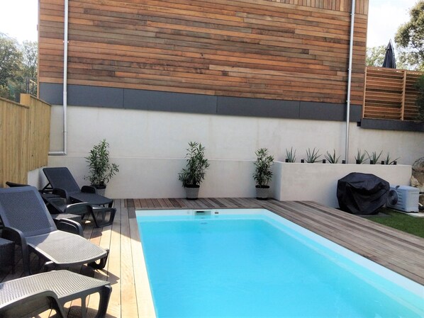 Outdoor pool, a heated pool