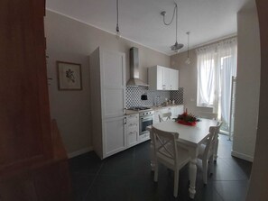 Fridge, oven, stovetop, dishwasher - Catherine's house (Messina)