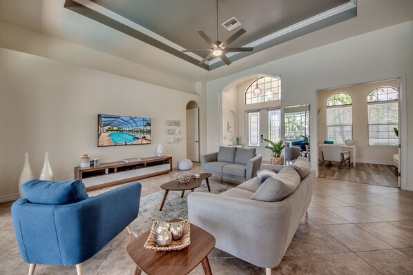 Älytelevisio, kirjoja, stereot, tulostin