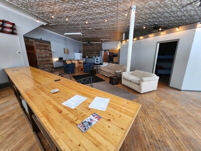 3BR on SXS Snowmobile Trail w/Full Bar, Walk to Dining &Bars, Near MTU &Houghton