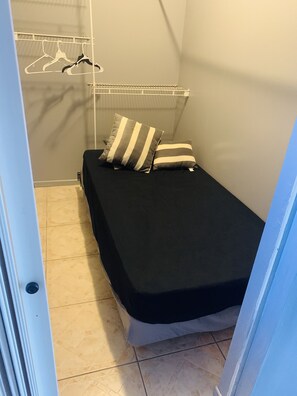 1 bedroom, WiFi, bed sheets