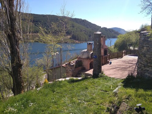 Hobbit House (bioclimatic and half-buried with green cover).