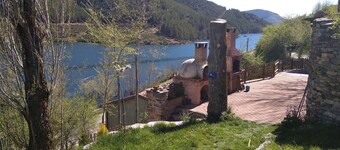 Hobbit House (bioklimatisch en half begraven met groene dekking).