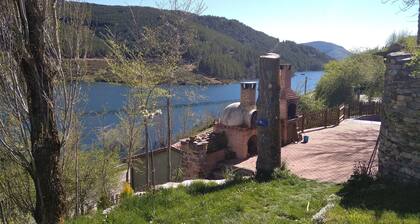 Hobbit House (bioclimatic and half-buried with green cover).