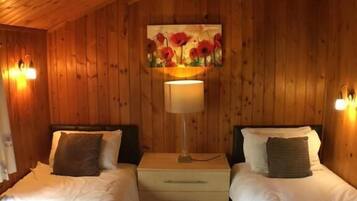 Chalet | 2 bedrooms, iron/ironing board, travel crib, bed sheets