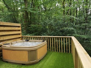 Outdoor spa tub - Bluestone Hot Tub (Carmarthen)